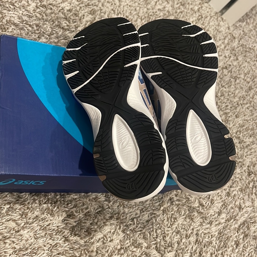 ASICS - Picture 4 of 6